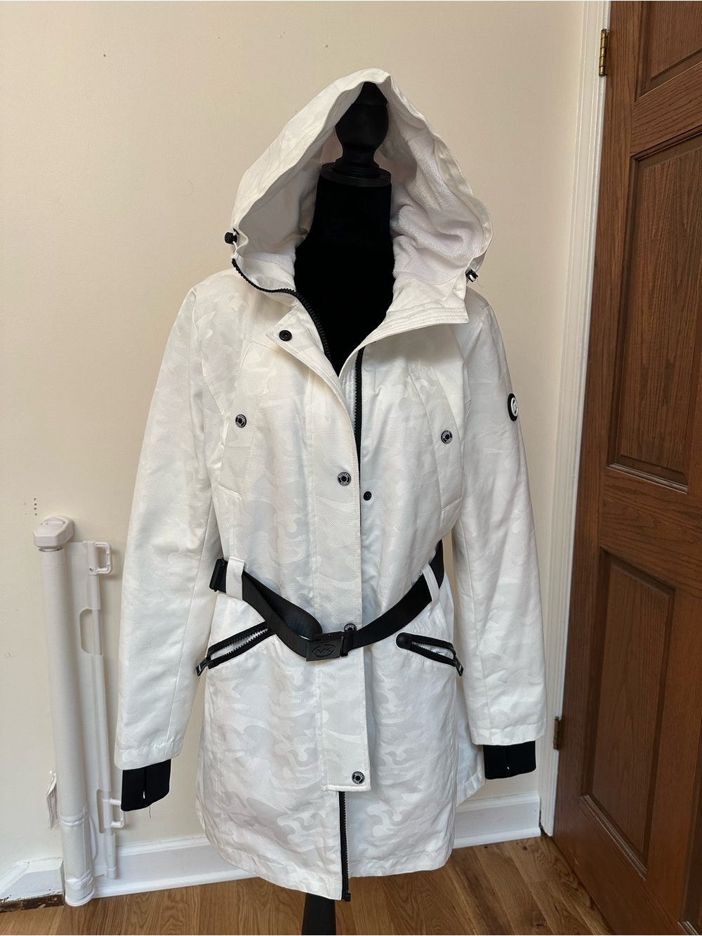 Michael Kors White Camo Hooded Lightweight Winter Jacket w/ Logo Black Accents